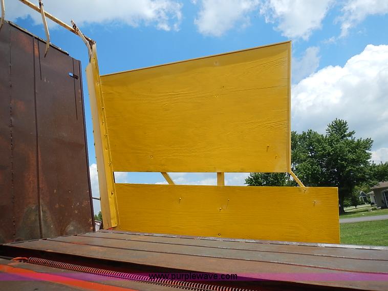 image for item I3521 New Holland 1049 stack cruiser