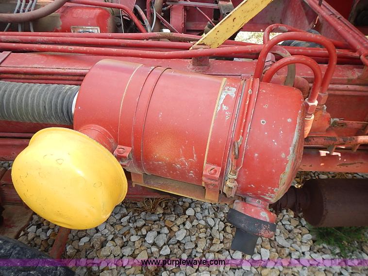 image for item I3521 New Holland 1049 stack cruiser