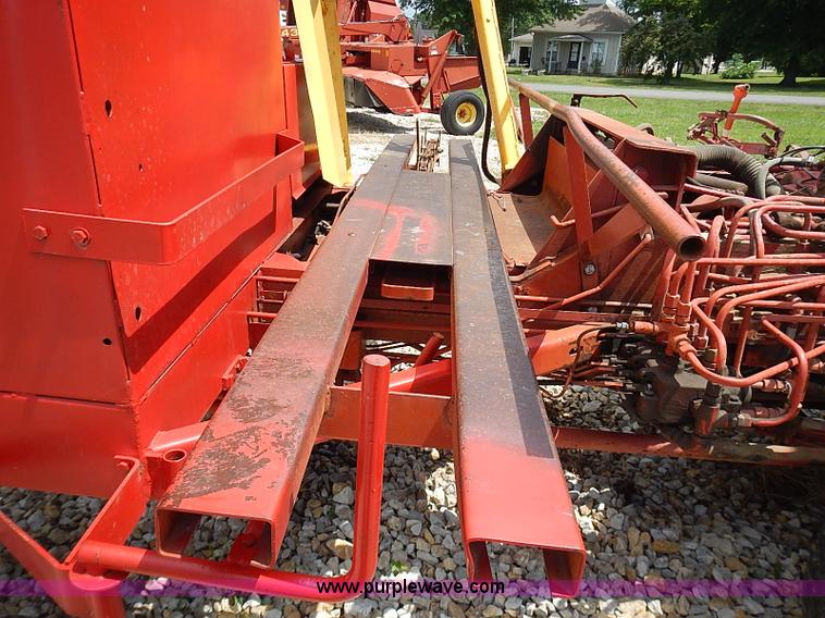 image for item I3521 New Holland 1049 stack cruiser