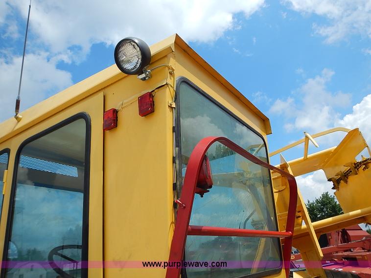 image for item I3521 New Holland 1049 stack cruiser