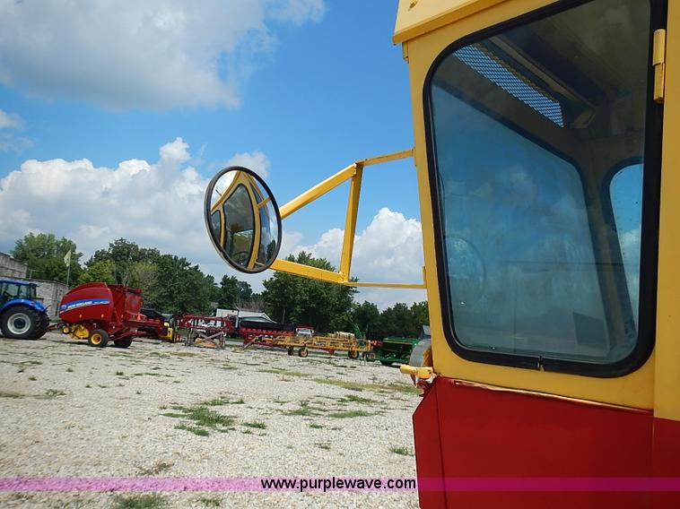 image for item I3521 New Holland 1049 stack cruiser