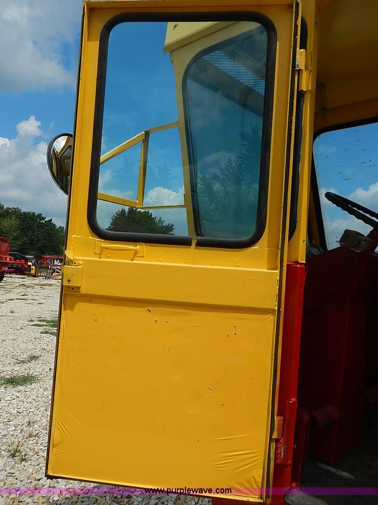 image for item I3521 New Holland 1049 stack cruiser