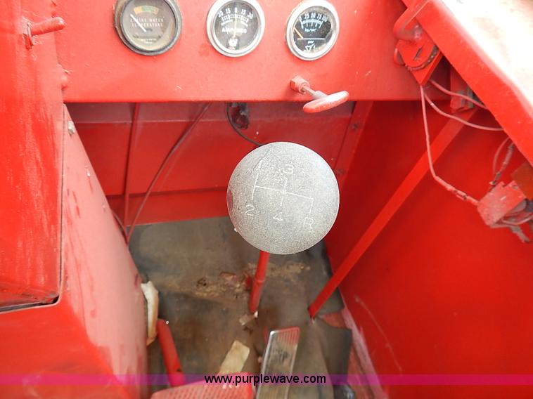 image for item I3521 New Holland 1049 stack cruiser