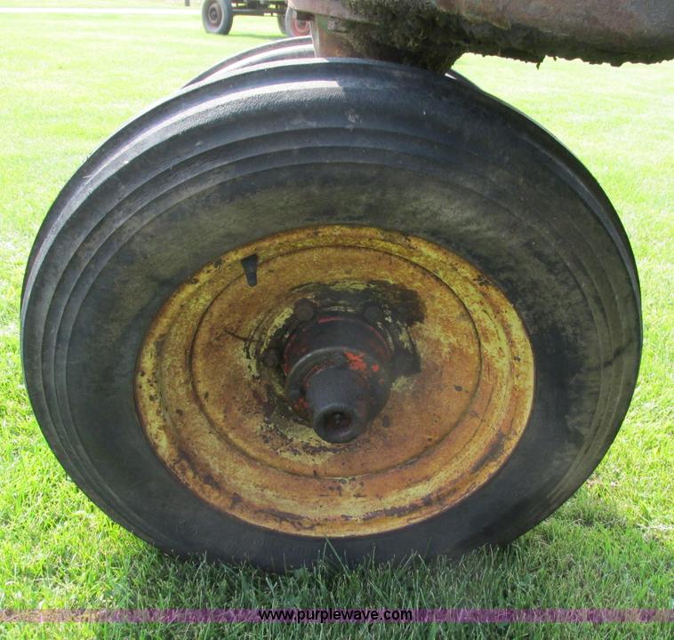 image for item I4141 Oliver 70 tractor