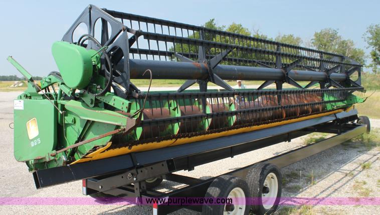 image for item I7266 1992 John Deere 925 flex platform header