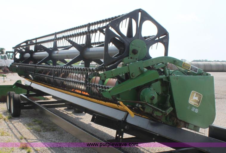 image for item I7266 1992 John Deere 925 flex platform header