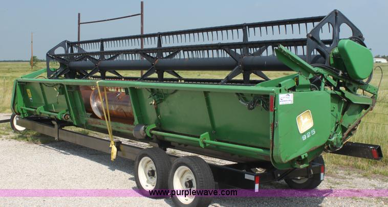 image for item I7266 1992 John Deere 925 flex platform header