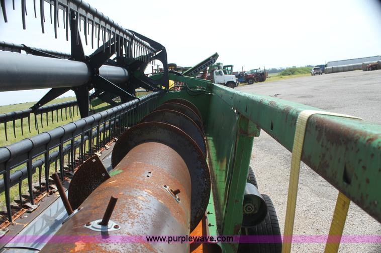 image for item I7266 1992 John Deere 925 flex platform header
