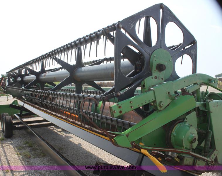 image for item I7266 1992 John Deere 925 flex platform header