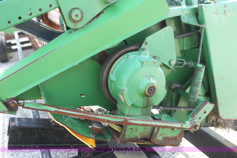image for item I7266 1992 John Deere 925 flex platform header