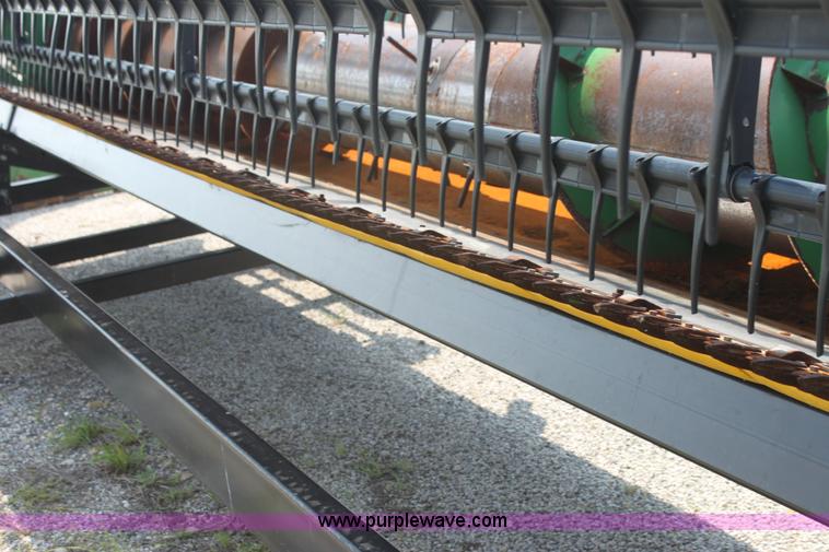 image for item I7266 1992 John Deere 925 flex platform header