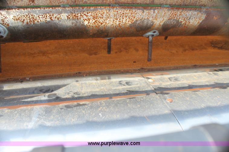 image for item I7266 1992 John Deere 925 flex platform header