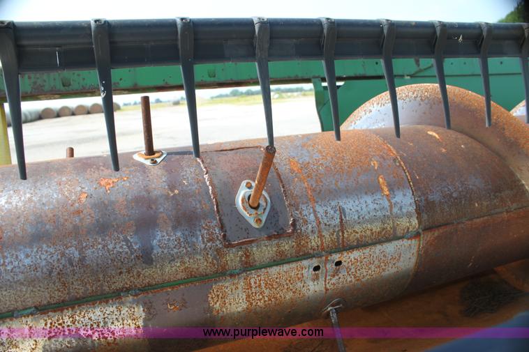 image for item I7266 1992 John Deere 925 flex platform header