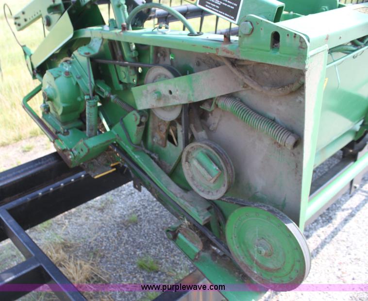 image for item I7266 1992 John Deere 925 flex platform header