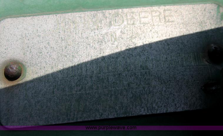 image for item I7266 1992 John Deere 925 flex platform header