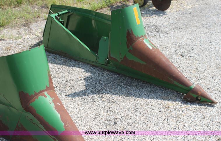 image for item I7266 1992 John Deere 925 flex platform header