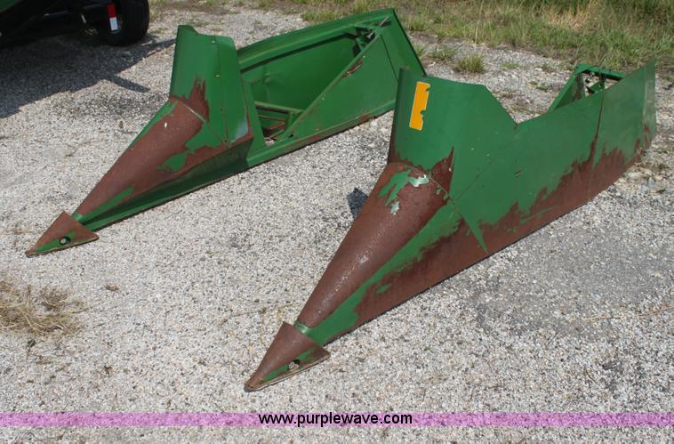 image for item I7266 1992 John Deere 925 flex platform header