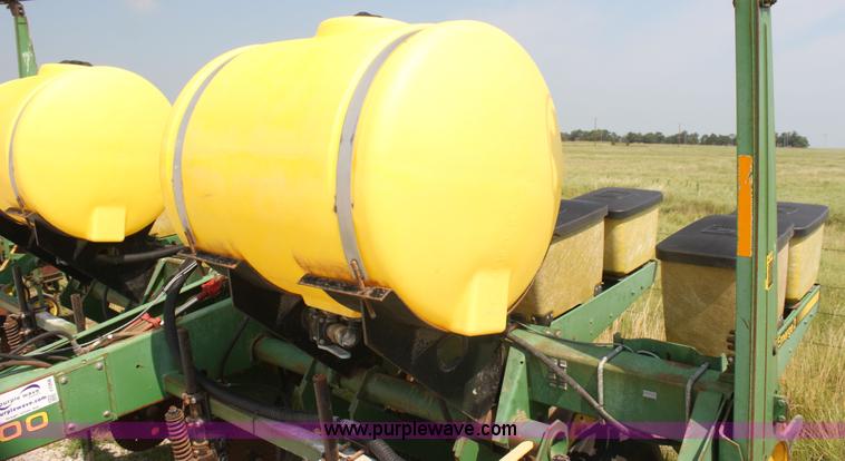 image for item I7268 John Deere 7200 Max Emerge II planter