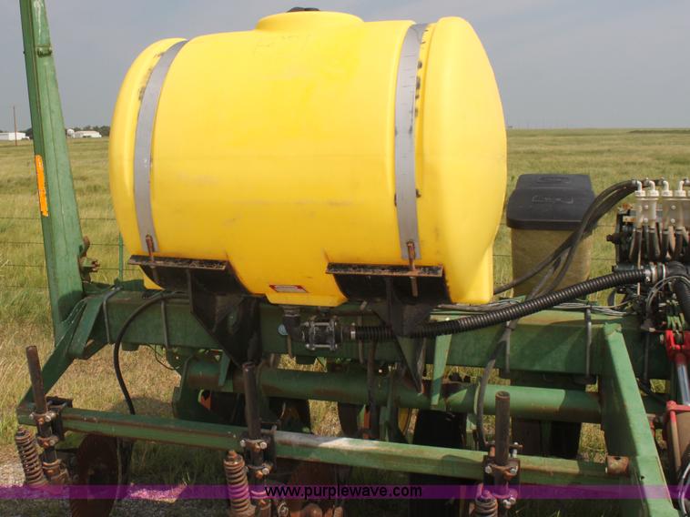 image for item I7268 John Deere 7200 Max Emerge II planter