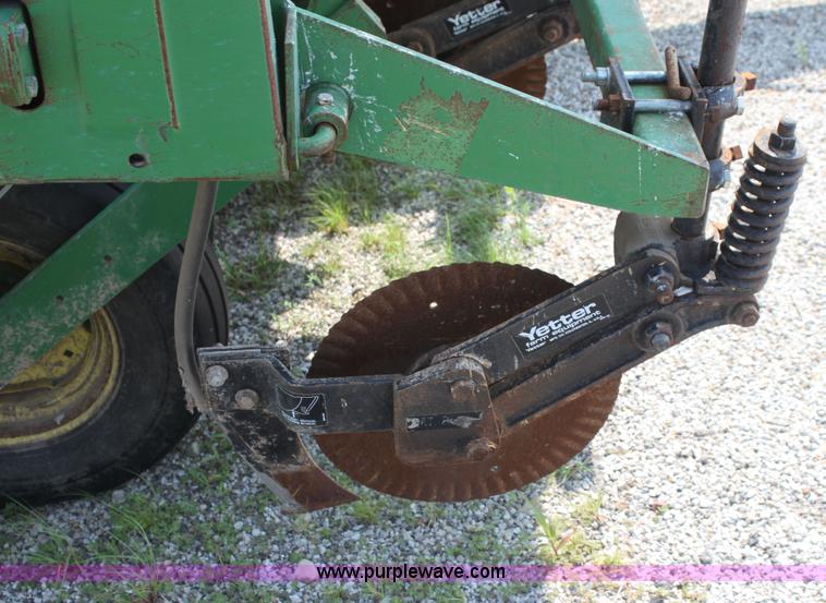 image for item I7268 John Deere 7200 Max Emerge II planter