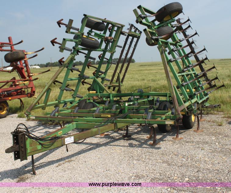 image for item I7270 John Deere 960 folding cultivator
