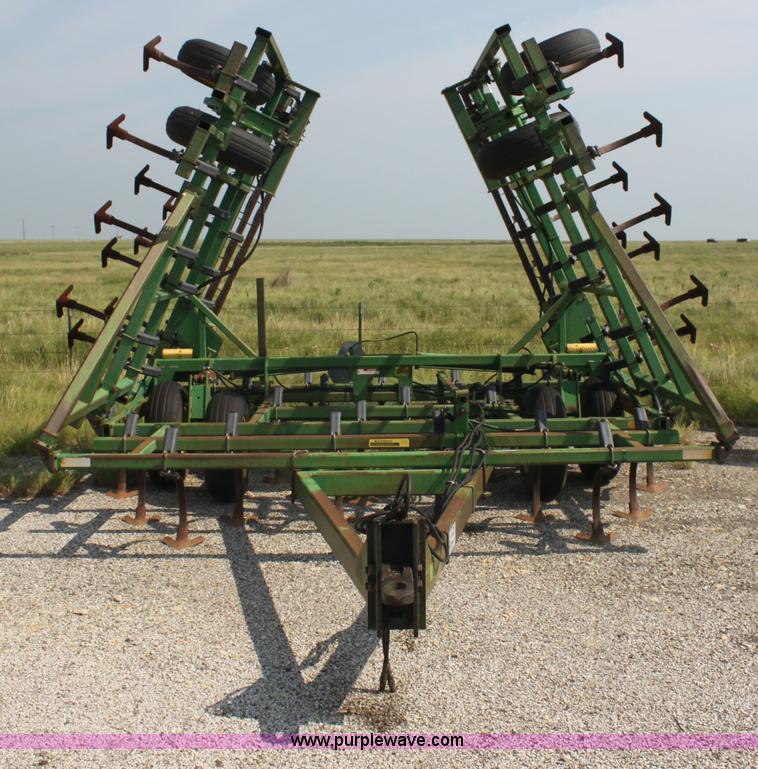 image for item I7270 John Deere 960 folding cultivator