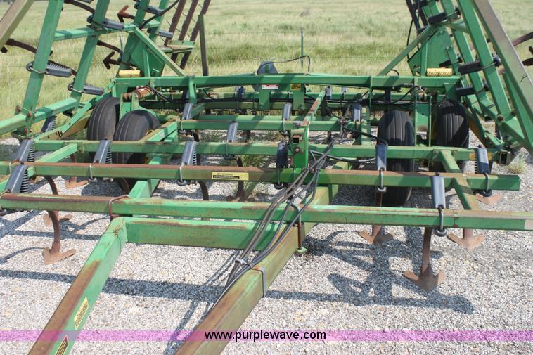 image for item I7270 John Deere 960 folding cultivator