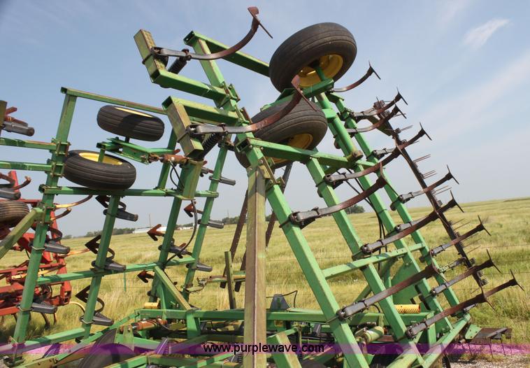 image for item I7270 John Deere 960 folding cultivator