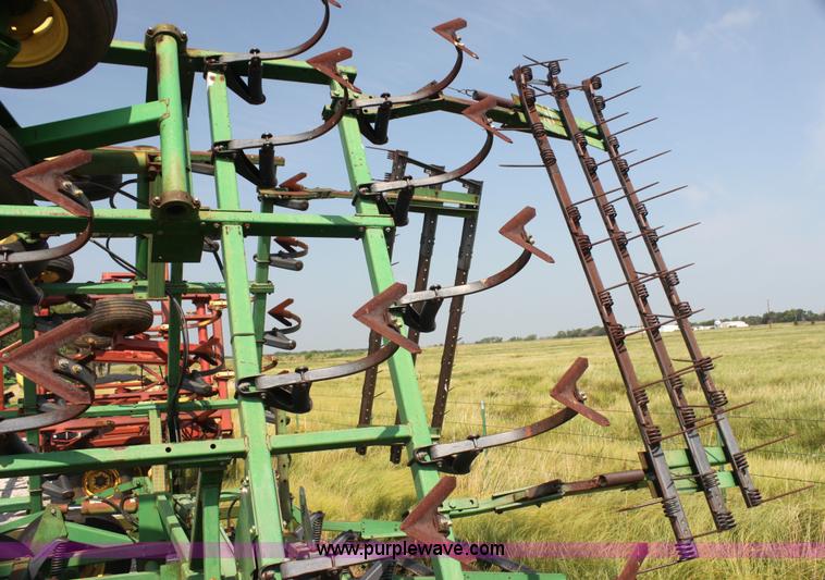 image for item I7270 John Deere 960 folding cultivator