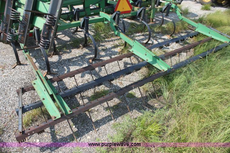 image for item I7270 John Deere 960 folding cultivator