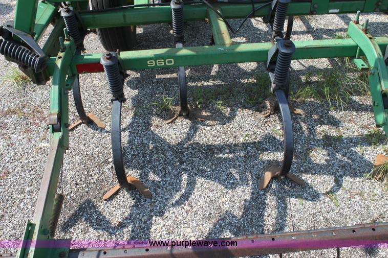 image for item I7270 John Deere 960 folding cultivator