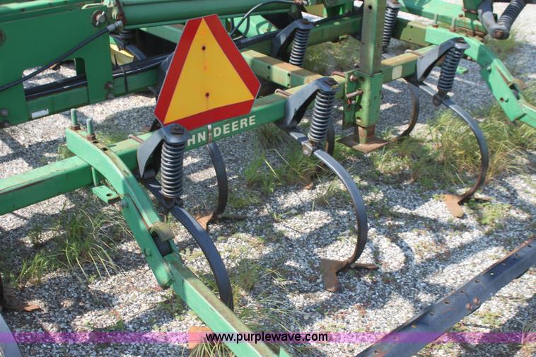 image for item I7270 John Deere 960 folding cultivator