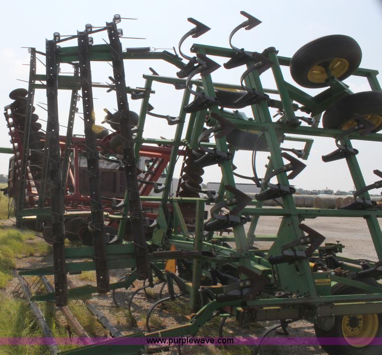image for item I7270 John Deere 960 folding cultivator