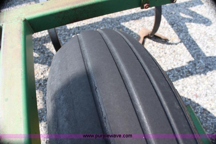 image for item I7270 John Deere 960 folding cultivator