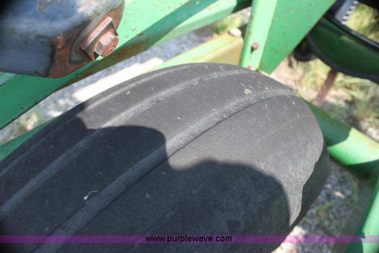 image for item I7270 John Deere 960 folding cultivator