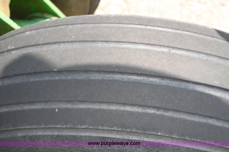 image for item I7270 John Deere 960 folding cultivator