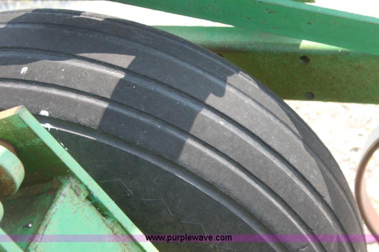 image for item I7270 John Deere 960 folding cultivator