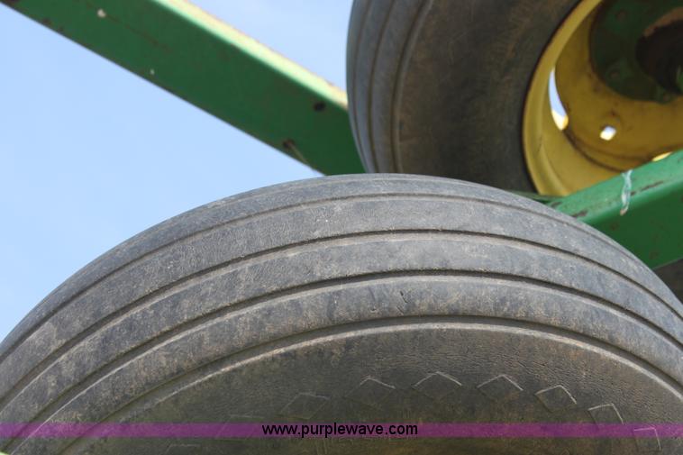 image for item I7270 John Deere 960 folding cultivator