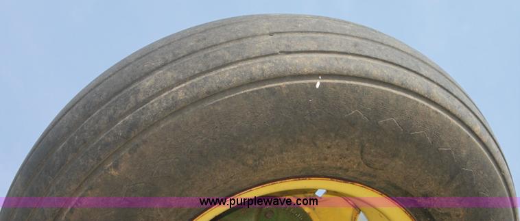 image for item I7270 John Deere 960 folding cultivator