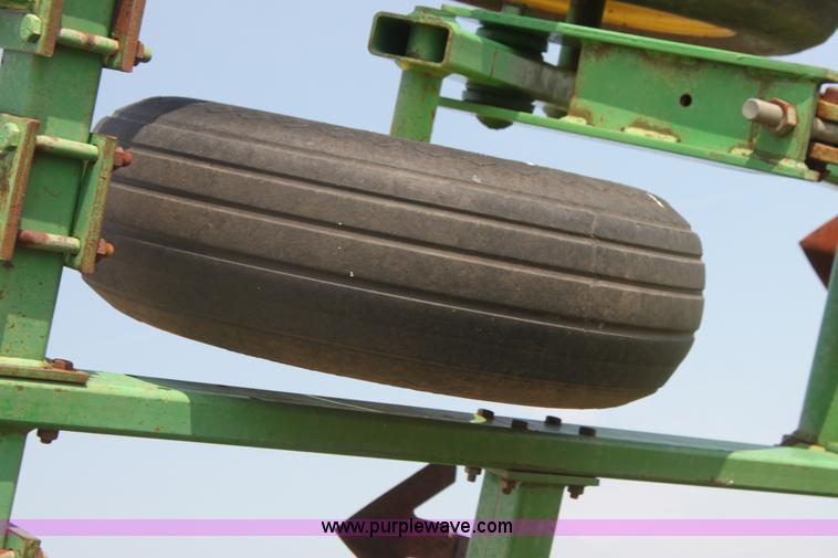 image for item I7270 John Deere 960 folding cultivator