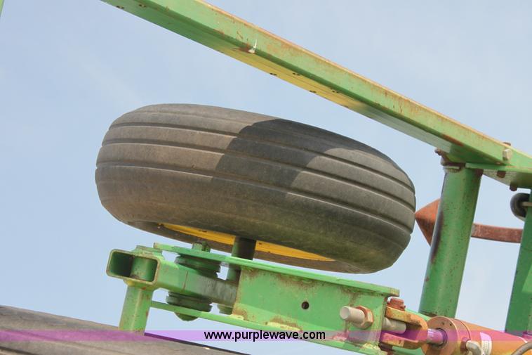 image for item I7270 John Deere 960 folding cultivator