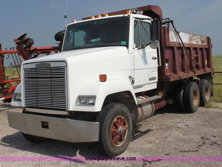 image for item I7272 1989 Freightliner dump truck