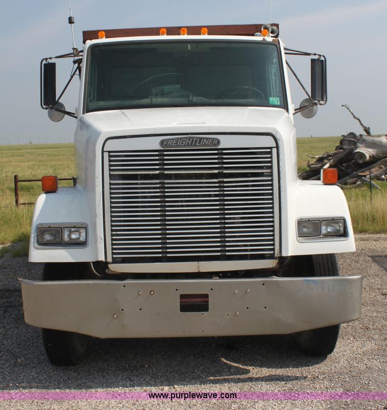 image for item I7272 1989 Freightliner dump truck