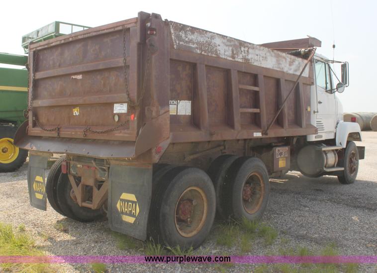 image for item I7272 1989 Freightliner dump truck