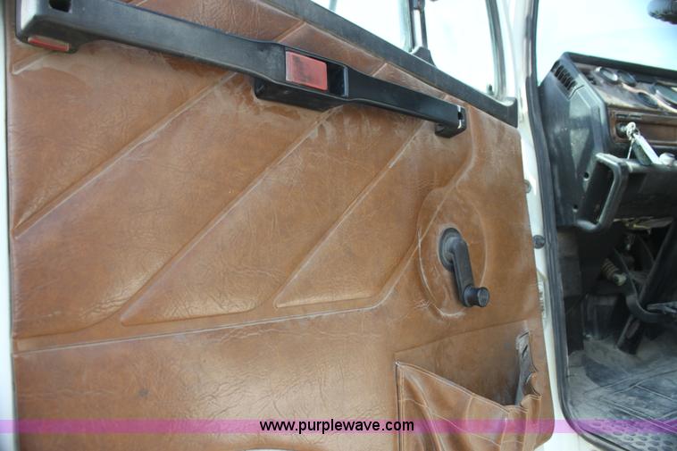 image for item I7272 1989 Freightliner dump truck