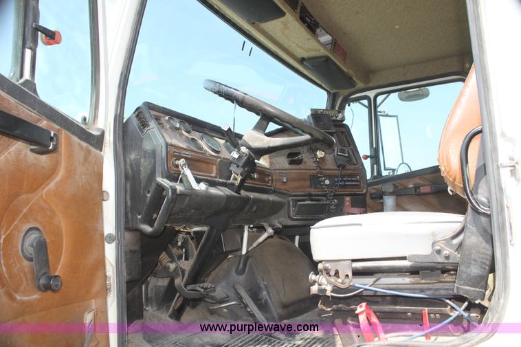 image for item I7272 1989 Freightliner dump truck