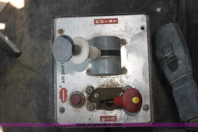 image for item I7272 1989 Freightliner dump truck