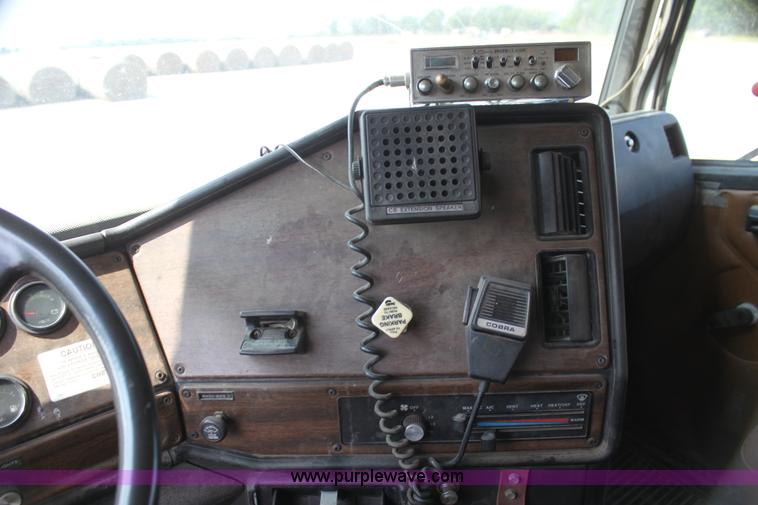 image for item I7272 1989 Freightliner dump truck