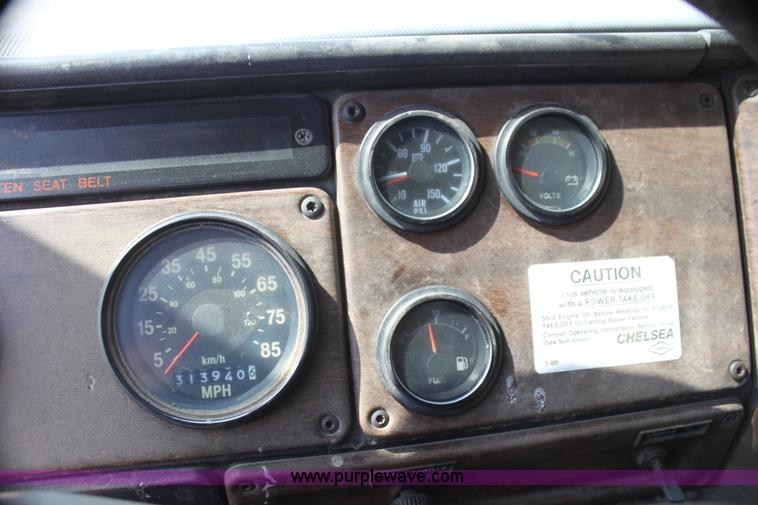 image for item I7272 1989 Freightliner dump truck