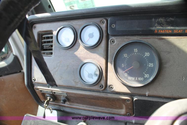 image for item I7272 1989 Freightliner dump truck